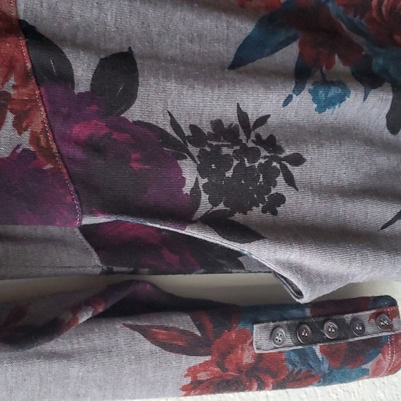 Chico's Women's Tunic Top Multicolor Gray Rose Button Sleeve Crew Pocket Size OP - Picture 7 of 8